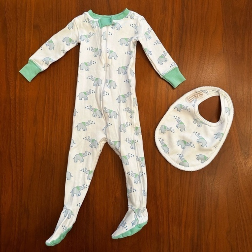 NWOT TBBC Baby One-Piece Footed Sleeper with matching bib size 6-12 months